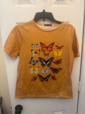 SHEIN Mustard Brown Crew Neck Tee with Butterfly Detail Women’s Medium size 6